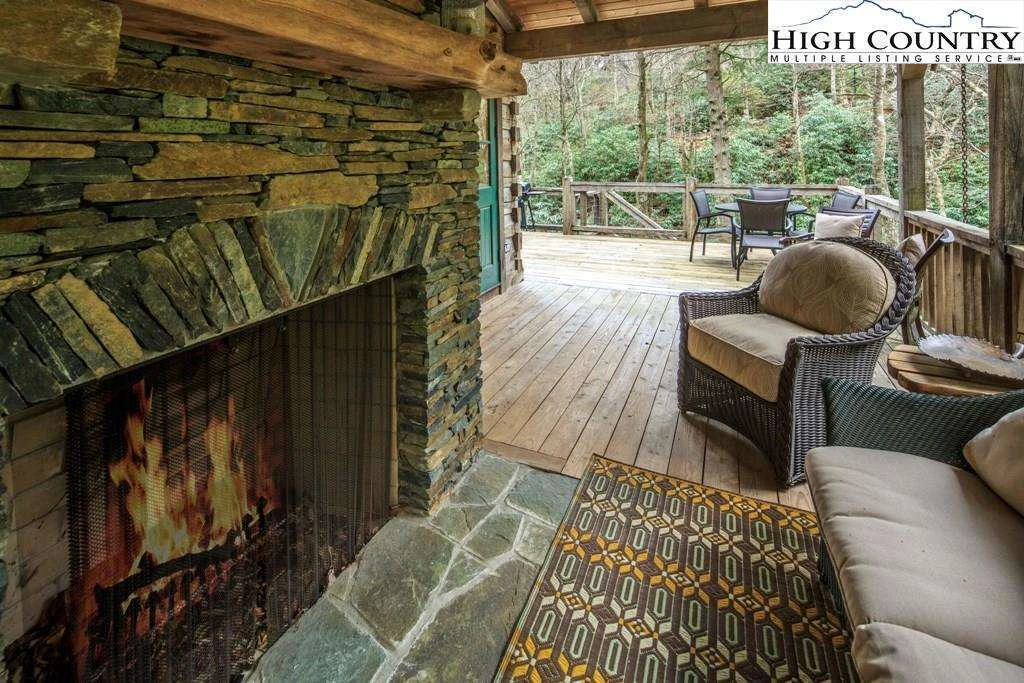 Image number 19 for the current listing