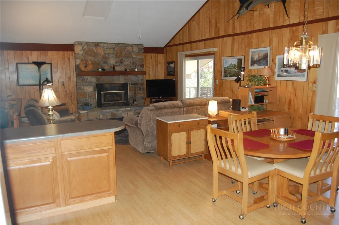 Image number 23 for the current listing