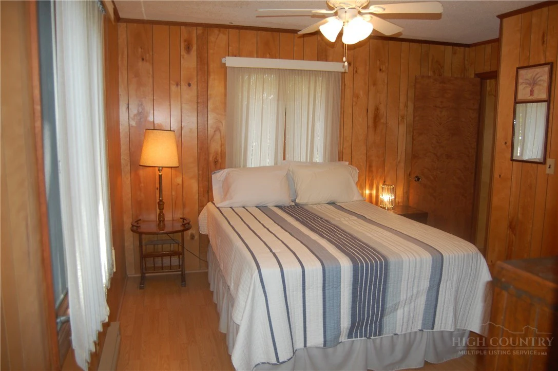 Image number 18 for the current listing