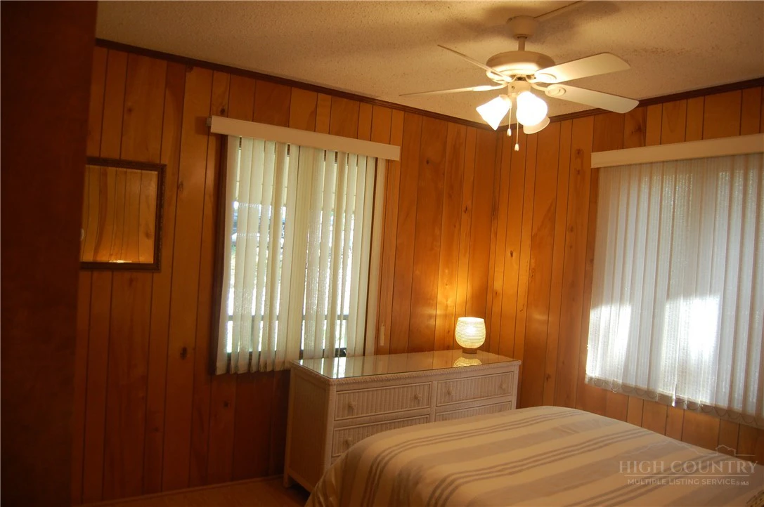 Image number 2 for the current listing