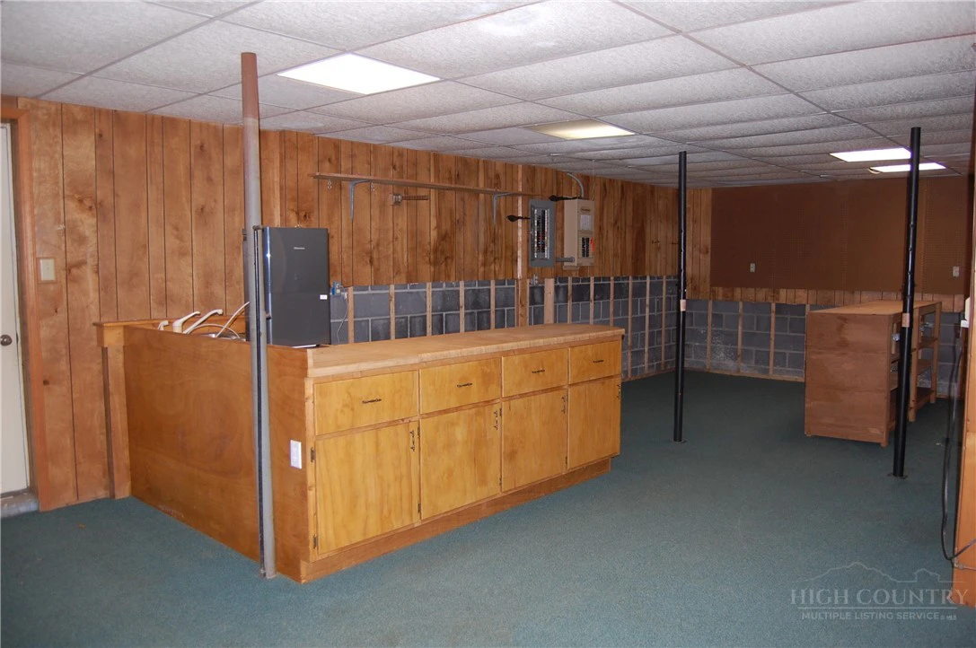 Image number 15 for the current listing