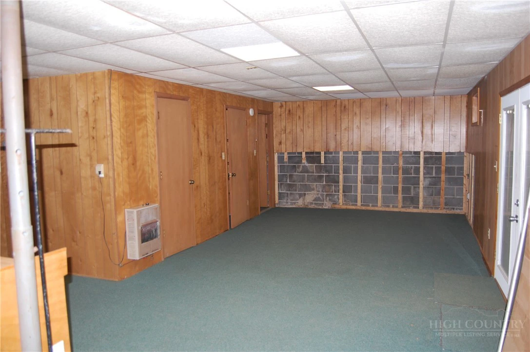 Image number 14 for the current listing