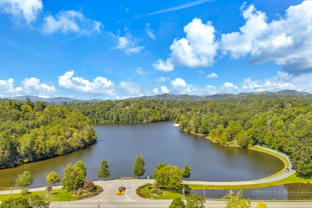 Image number 3 for the current listing