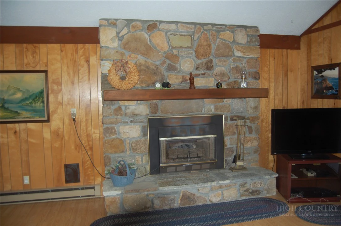 Image number 21 for the current listing
