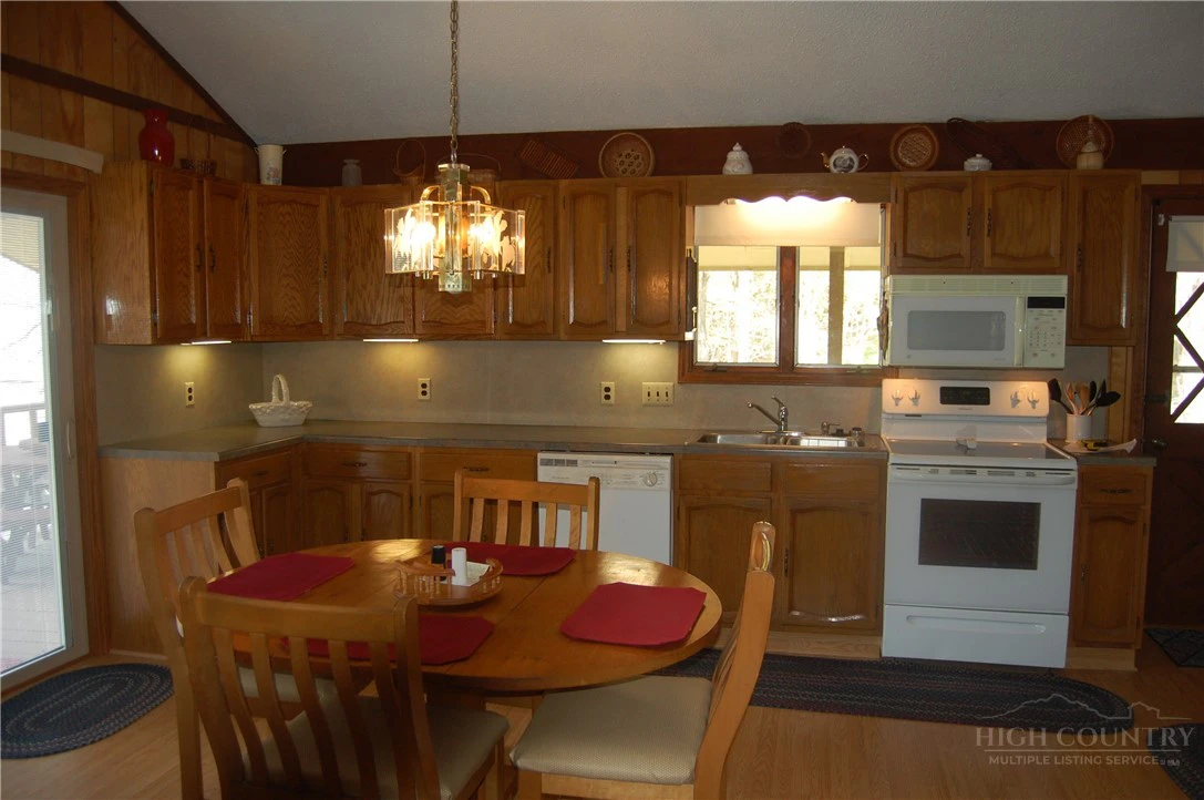 Image number 19 for the current listing