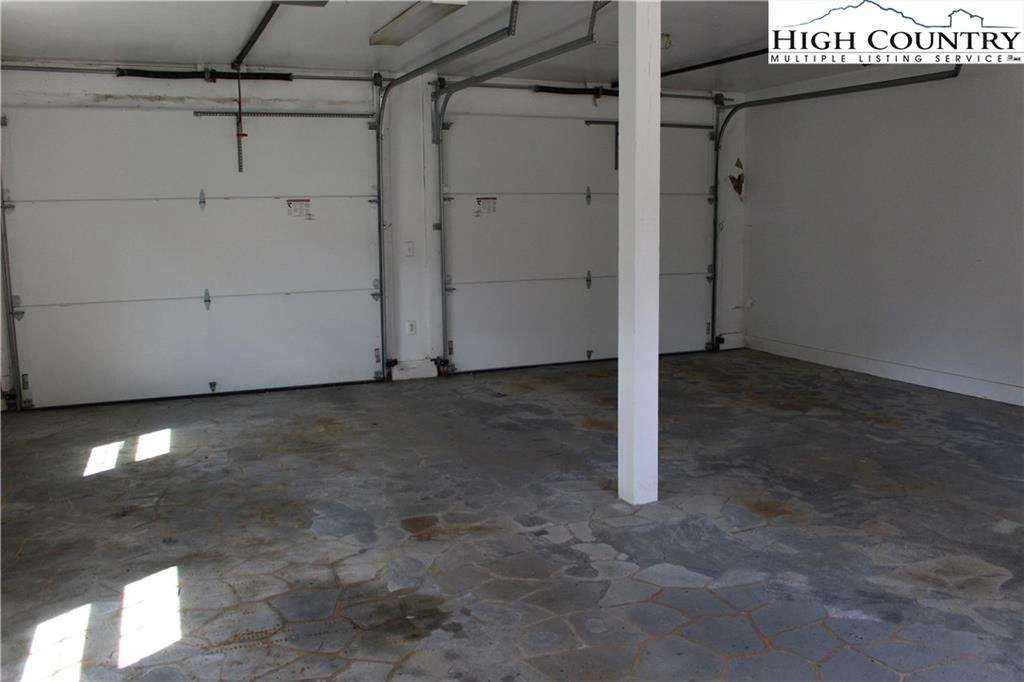 Image number 4 for the current listing