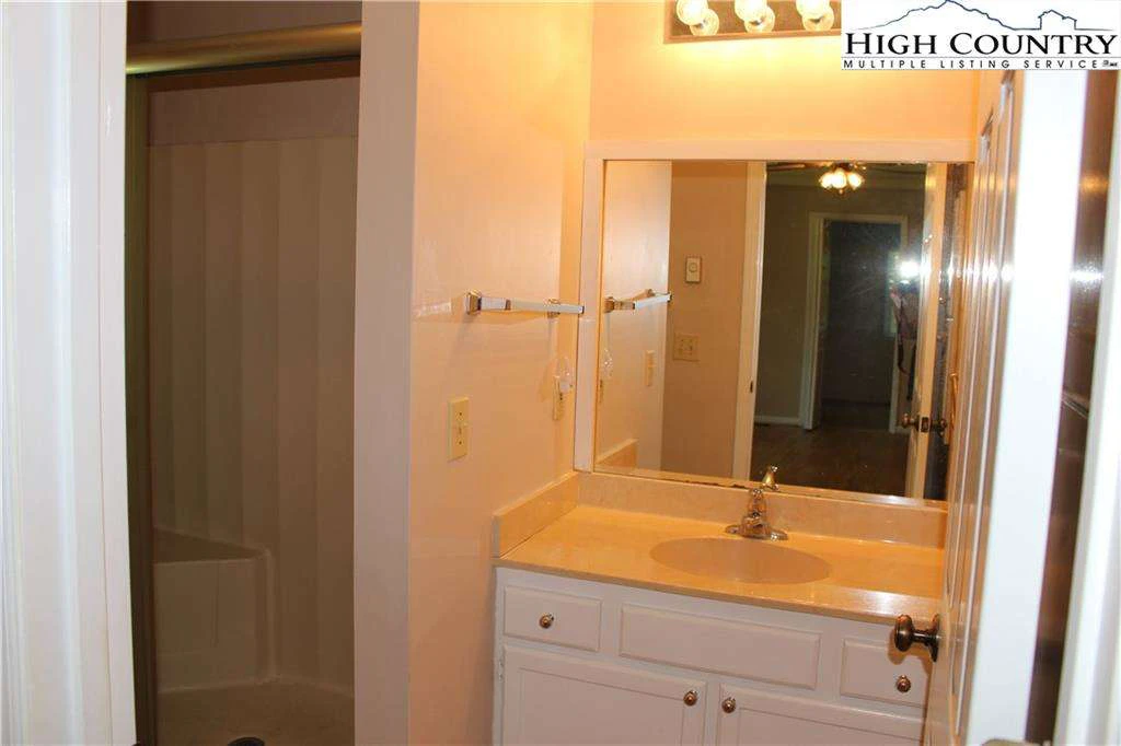 Image number 11 for the current listing