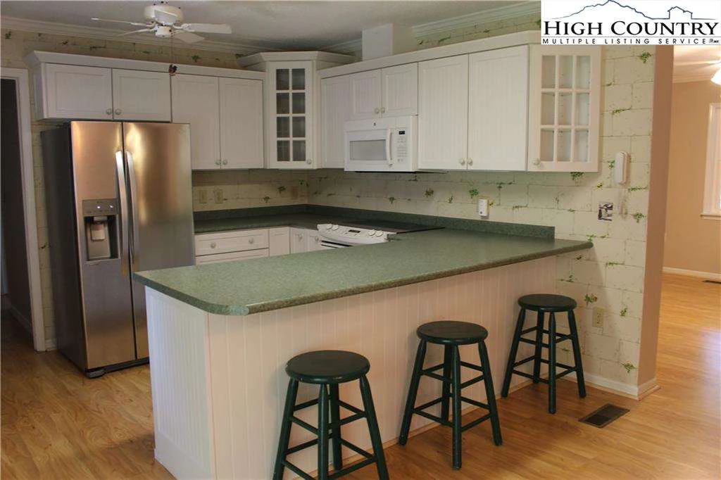 Image number 15 for the current listing
