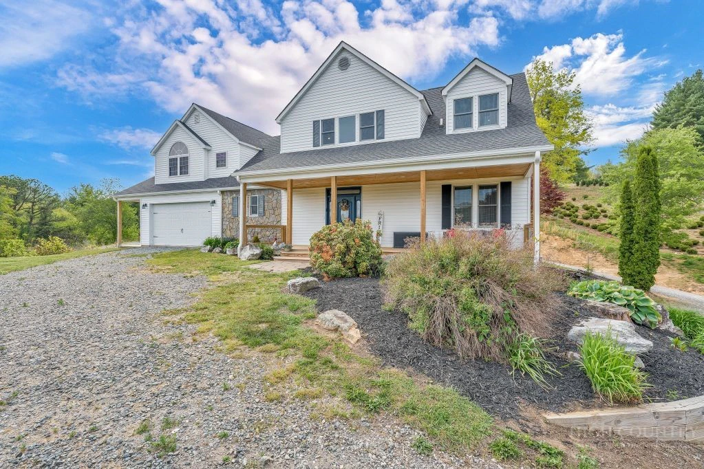 Image number 1 for the current listing