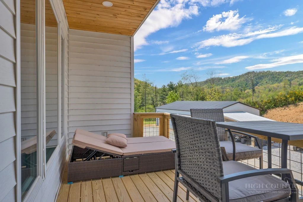 Image number 3 for the current listing
