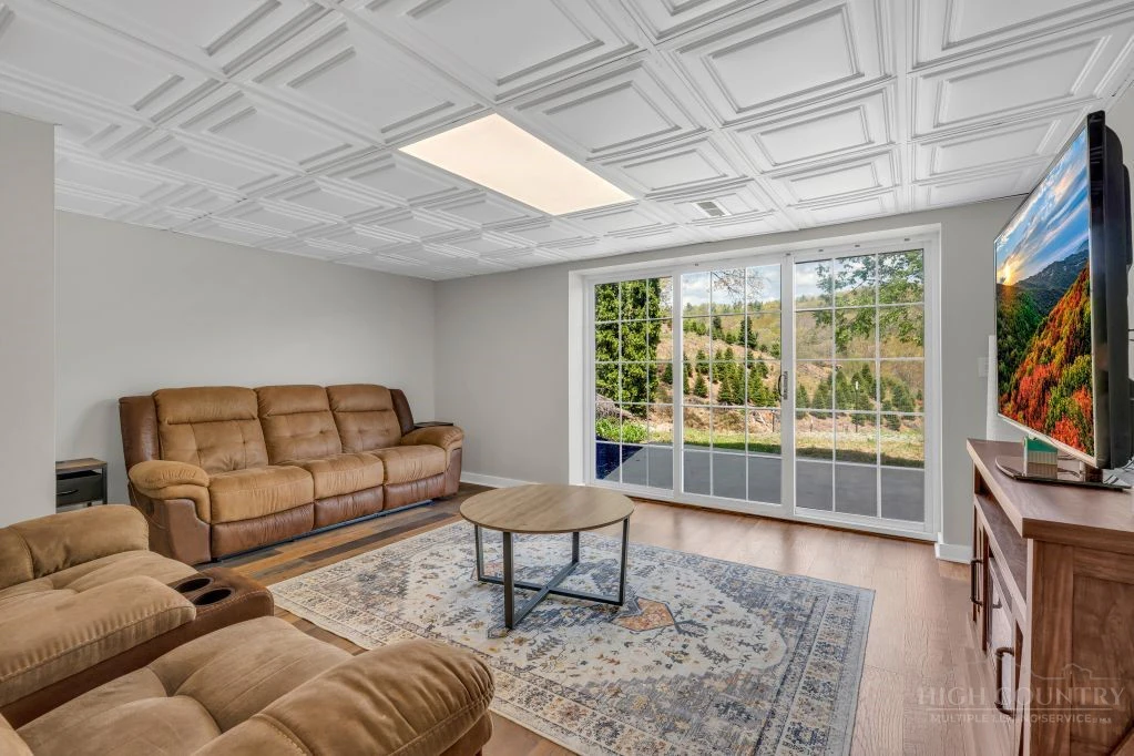 Image number 5 for the current listing