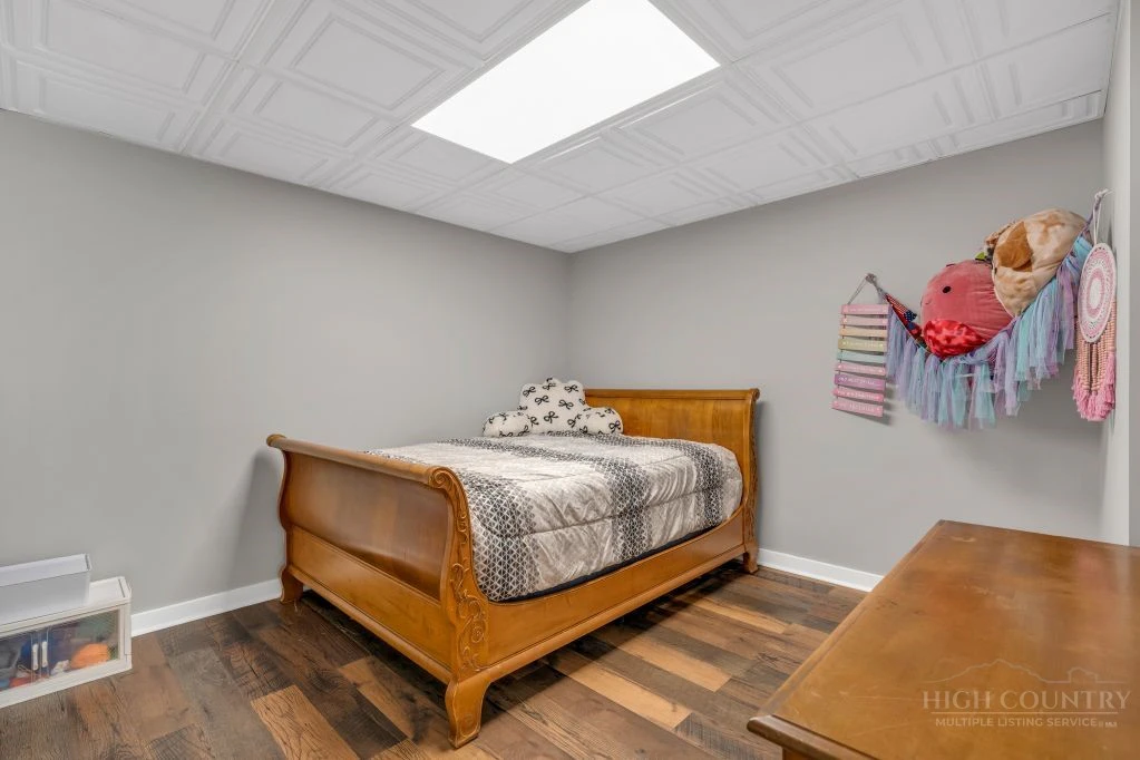 Image number 7 for the current listing