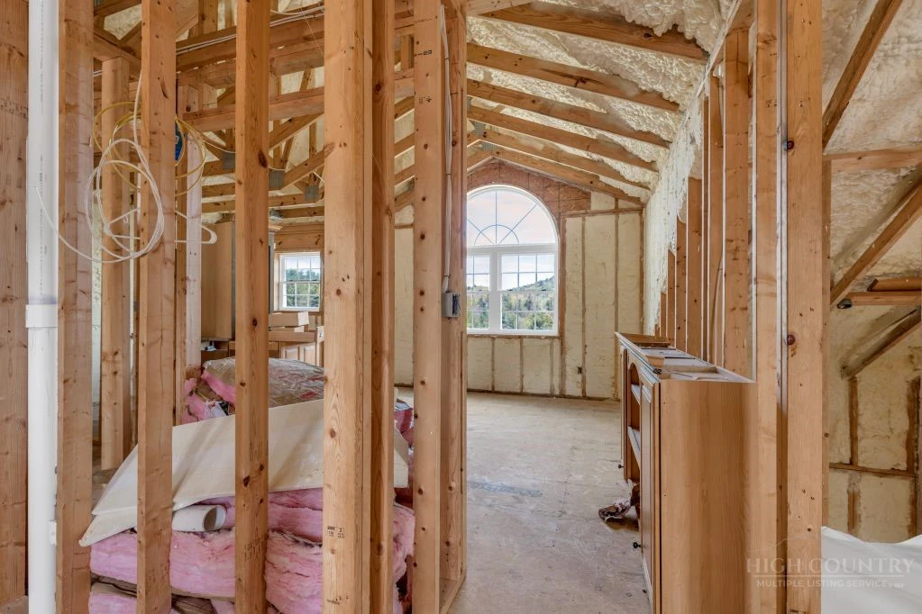 Image number 9 for the current listing
