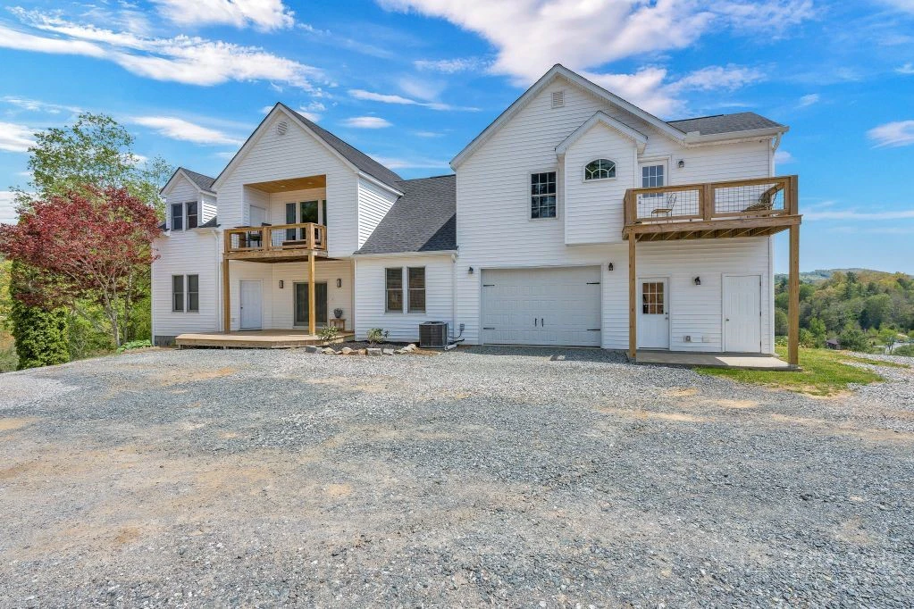 Image number 15 for the current listing