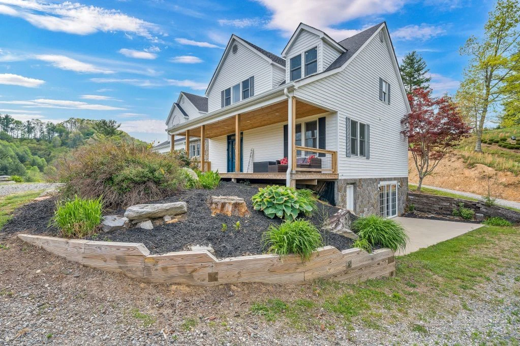 Image number 18 for the current listing
