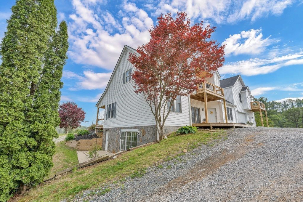 Image number 19 for the current listing
