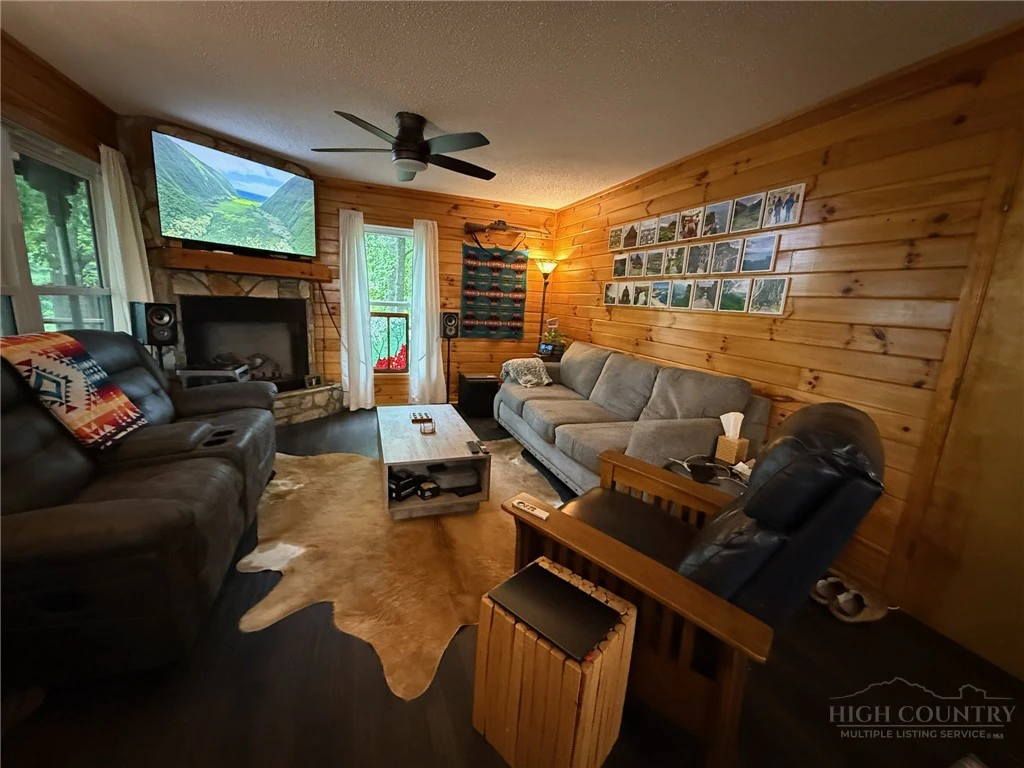 Image number 14 for the current listing