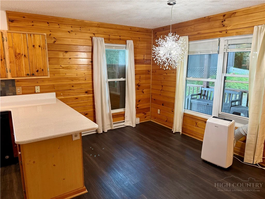 Image number 18 for the current listing