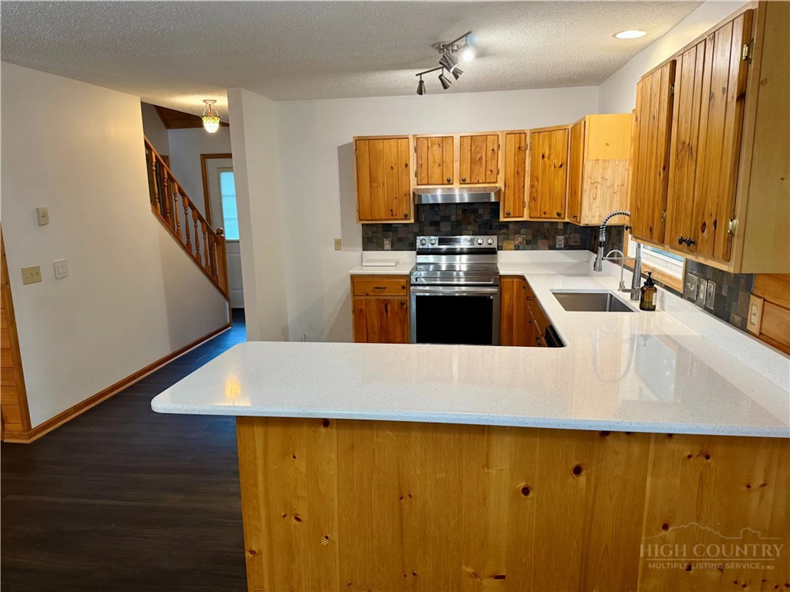 Image number 19 for the current listing