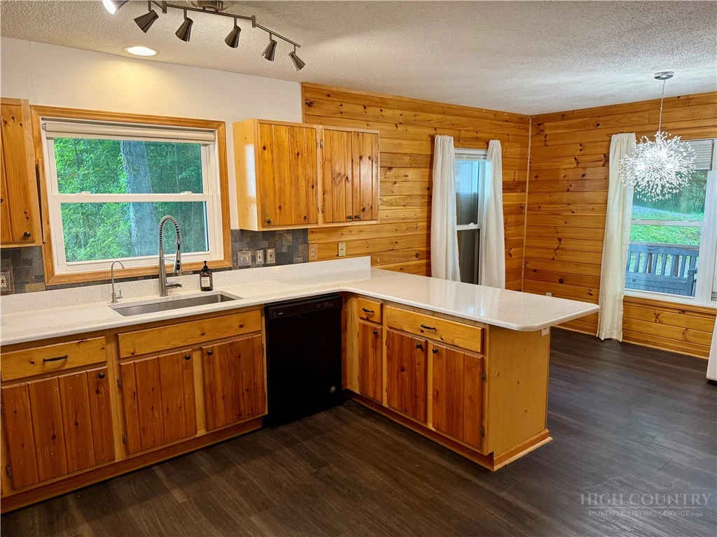 Image number 21 for the current listing