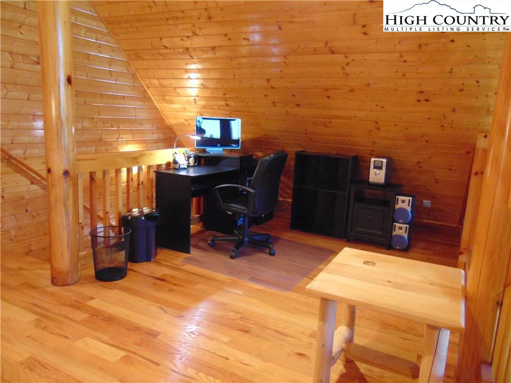 Image number 13 for the current listing