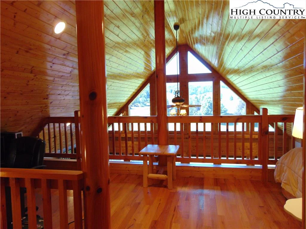 Image number 3 for the current listing