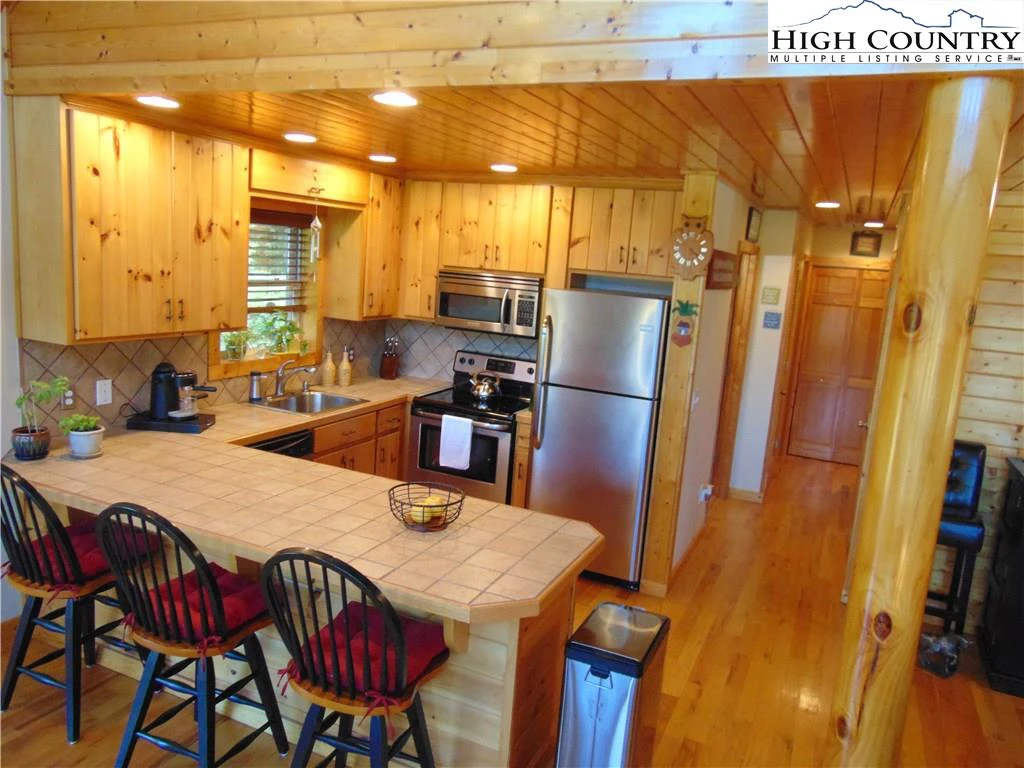 Image number 11 for the current listing