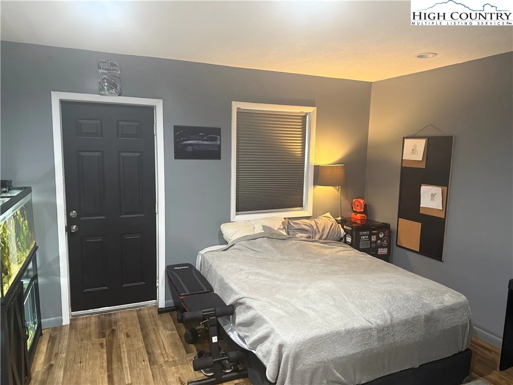 Image number 6 for the current listing