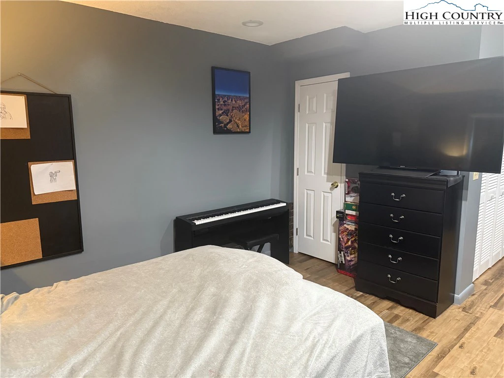 Image number 7 for the current listing