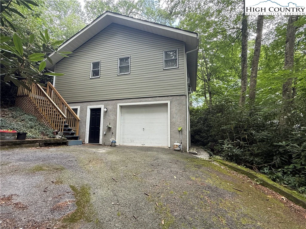 Image number 13 for the current listing