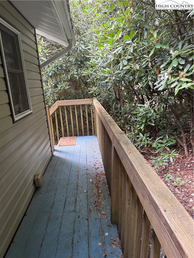 Image number 14 for the current listing