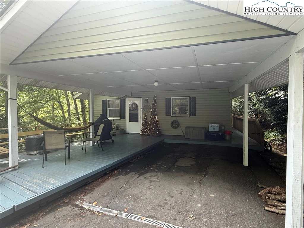 Image number 17 for the current listing