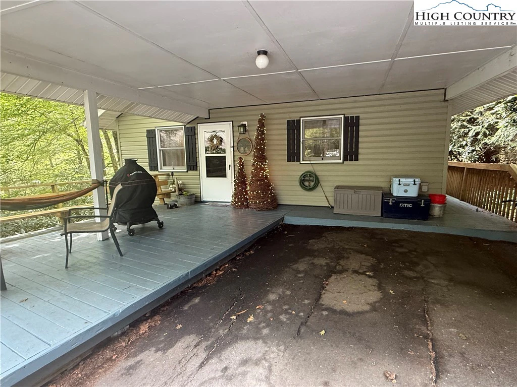 Image number 18 for the current listing