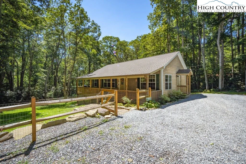 Image number 1 for the current listing