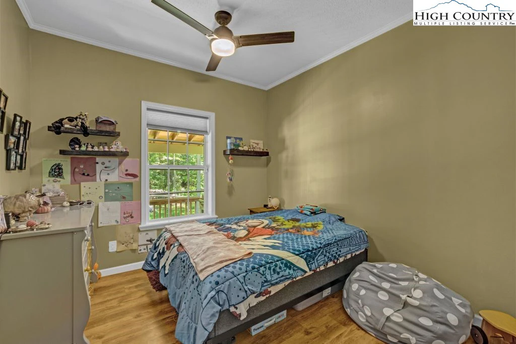 Image number 11 for the current listing