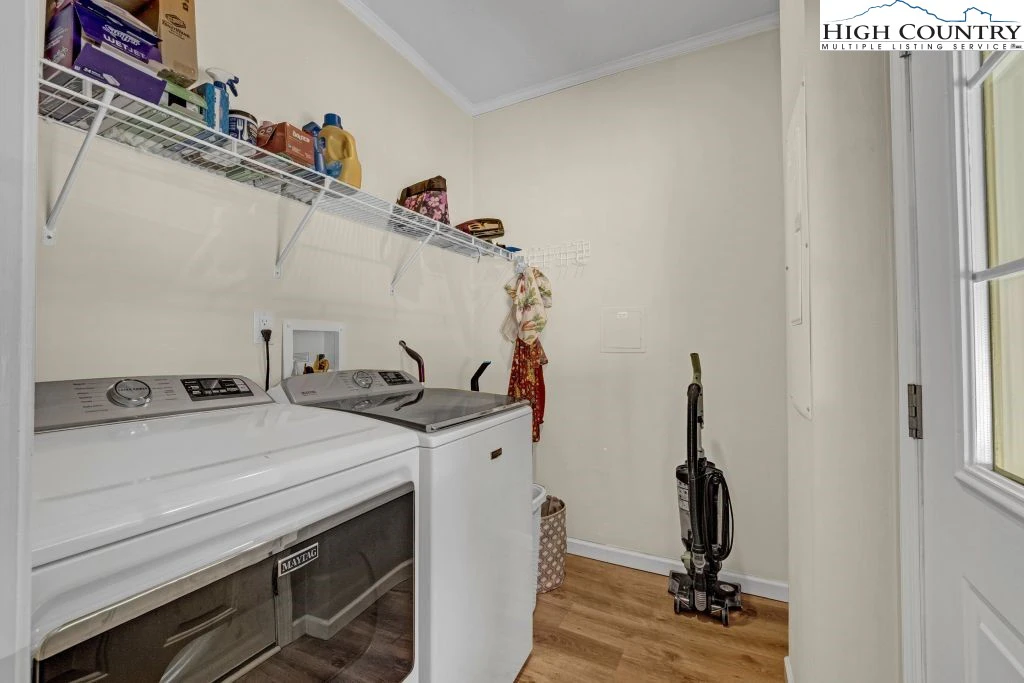 Image number 10 for the current listing