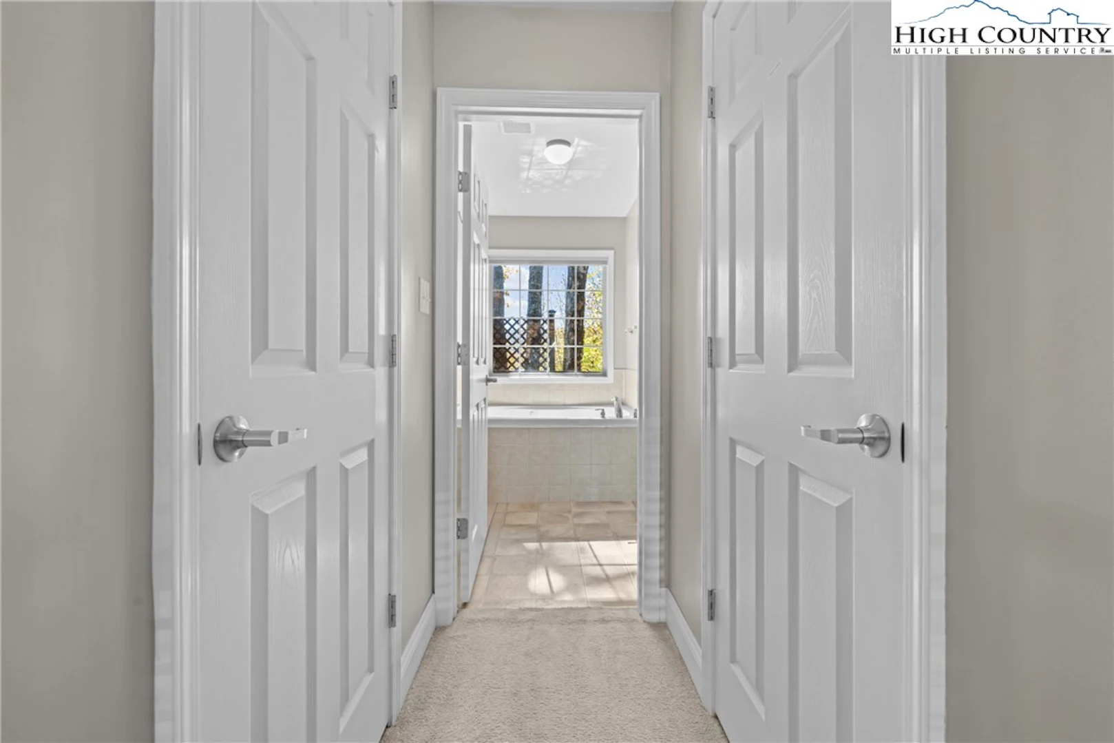 Image number 3 for the current listing