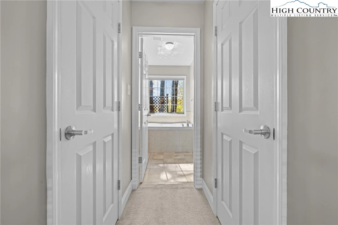Image number 3 for the current listing