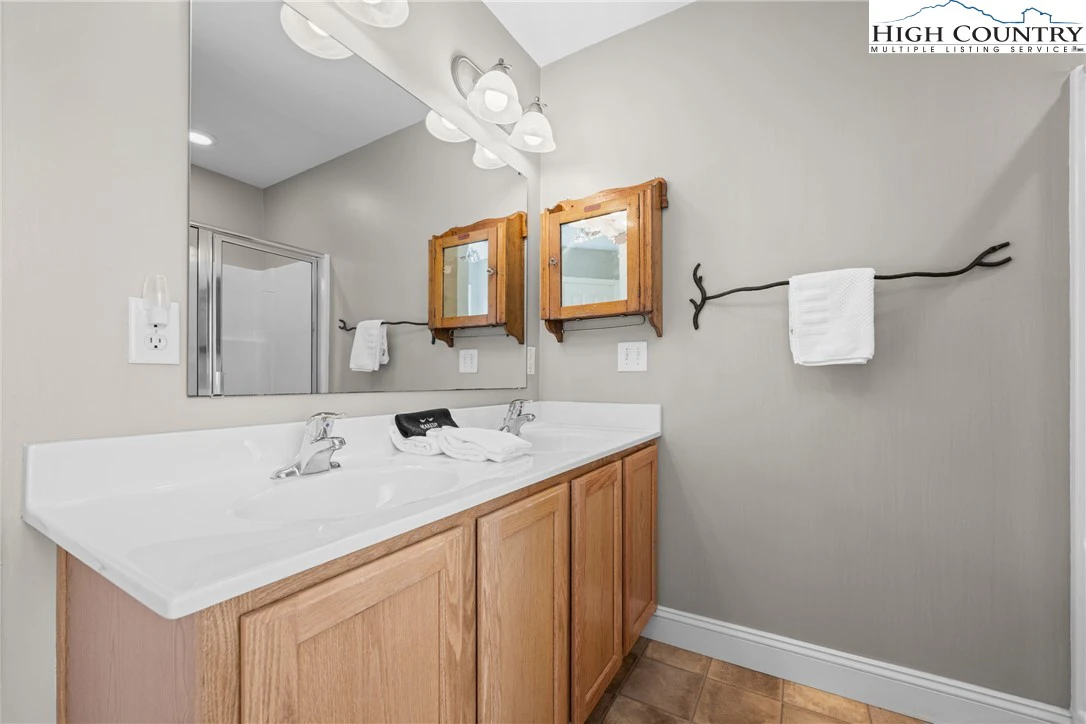 Image number 5 for the current listing