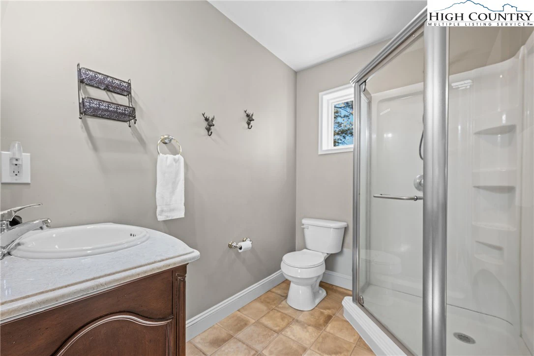 Image number 9 for the current listing