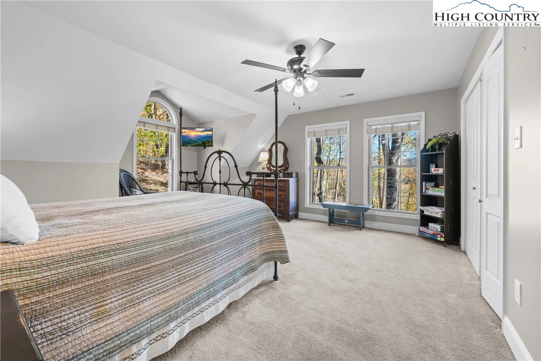 Image number 11 for the current listing