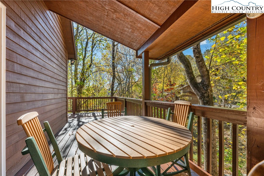 Image number 19 for the current listing