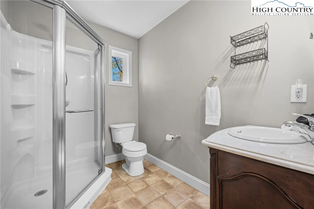 Image number 2 for the current listing