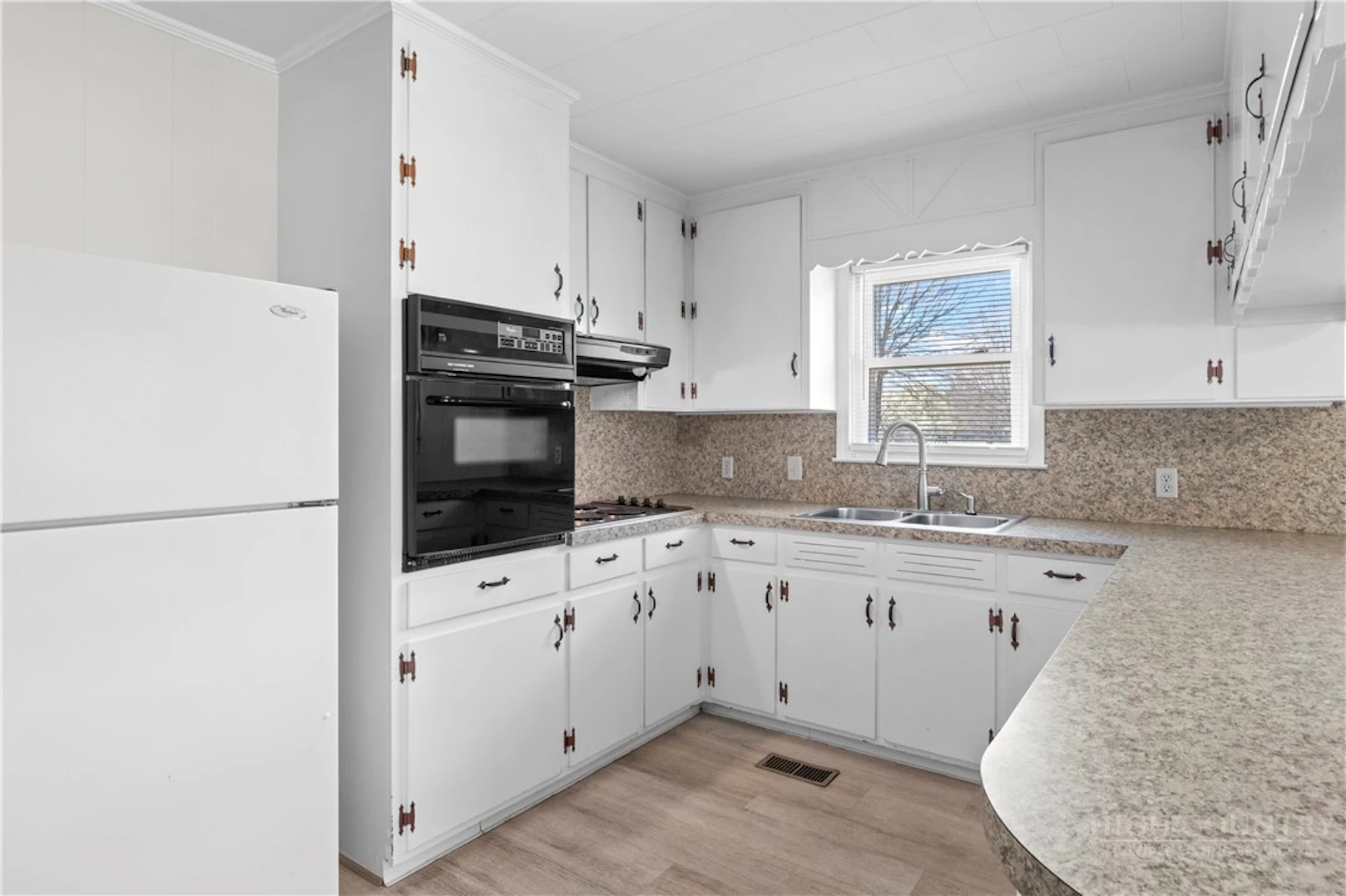 Image number 11 for the current listing