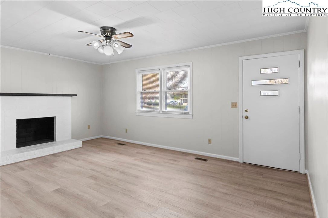 Image number 21 for the current listing