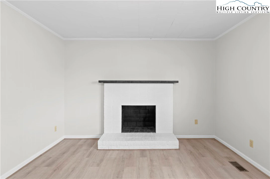 Image number 20 for the current listing