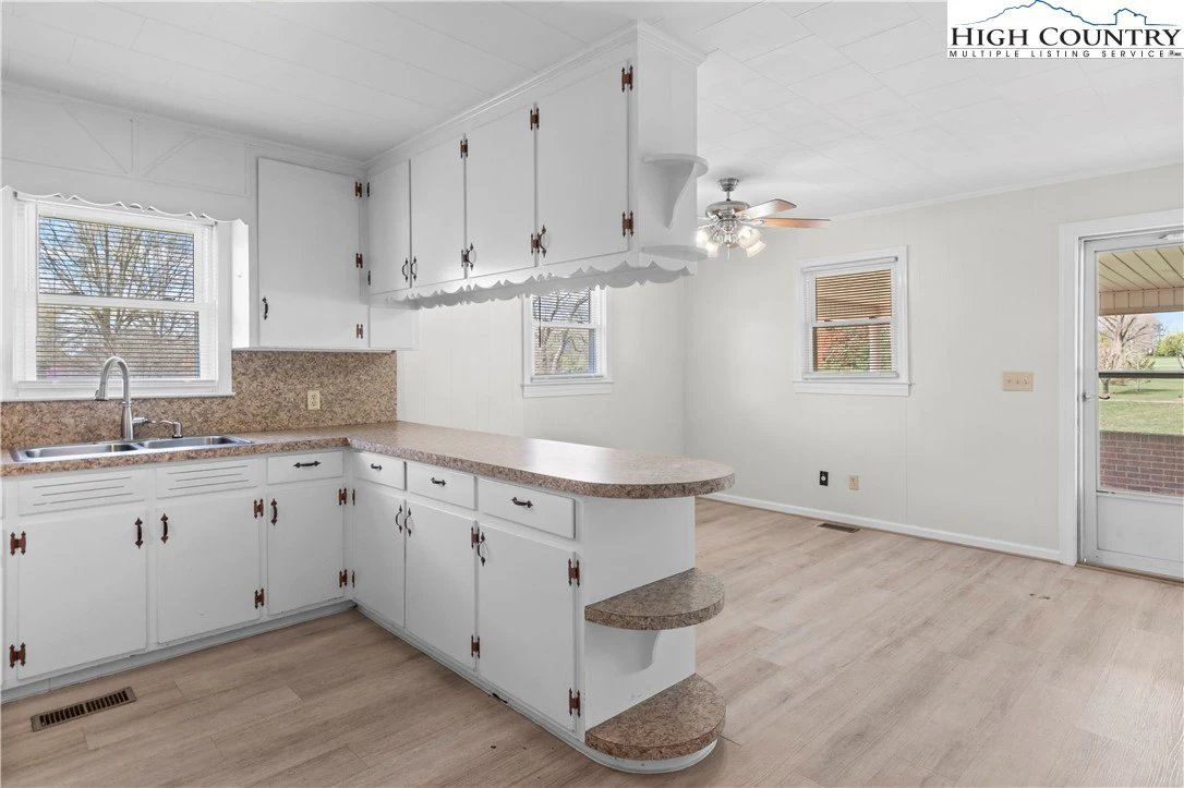 Image number 18 for the current listing