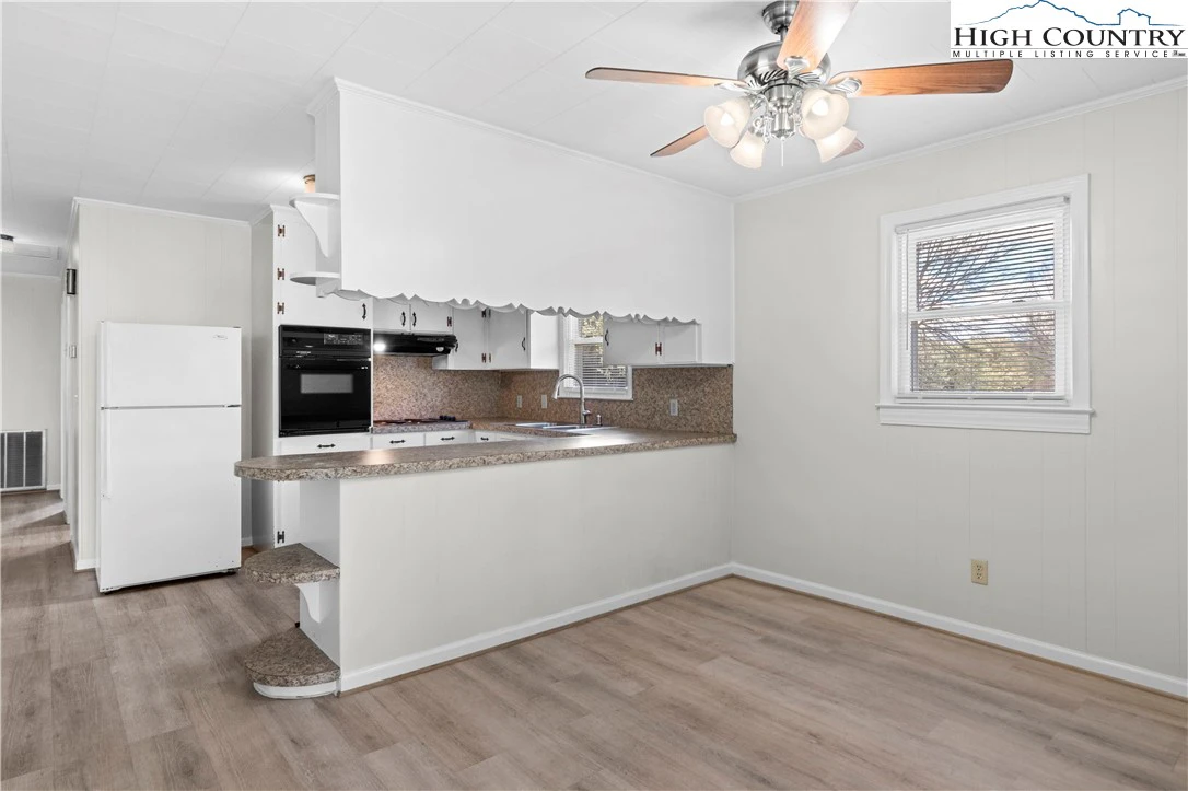 Image number 2 for the current listing