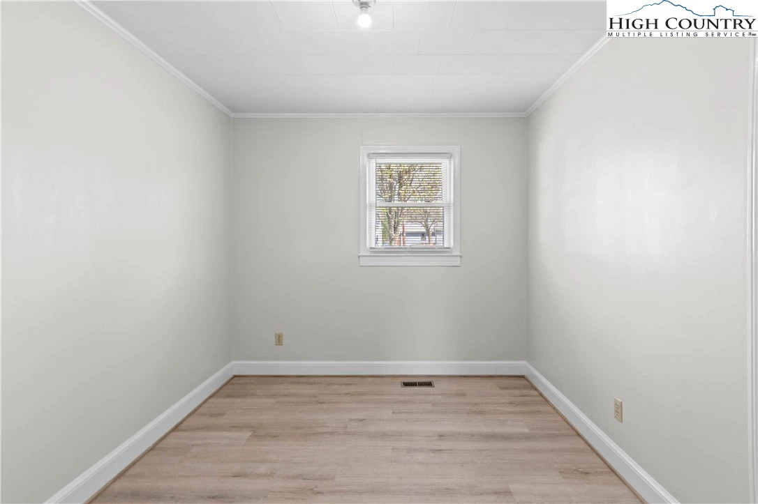 Image number 11 for the current listing