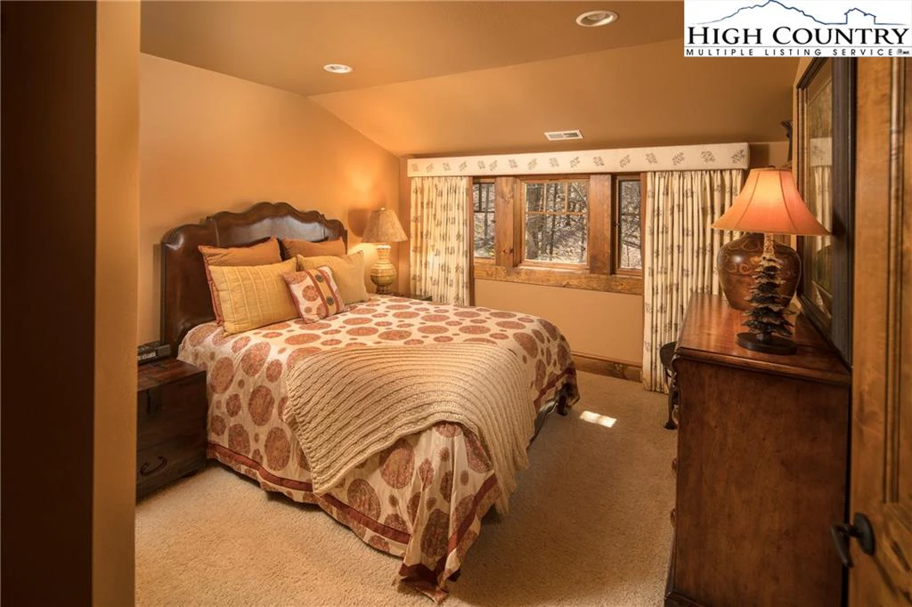 Image number 5 for the current listing